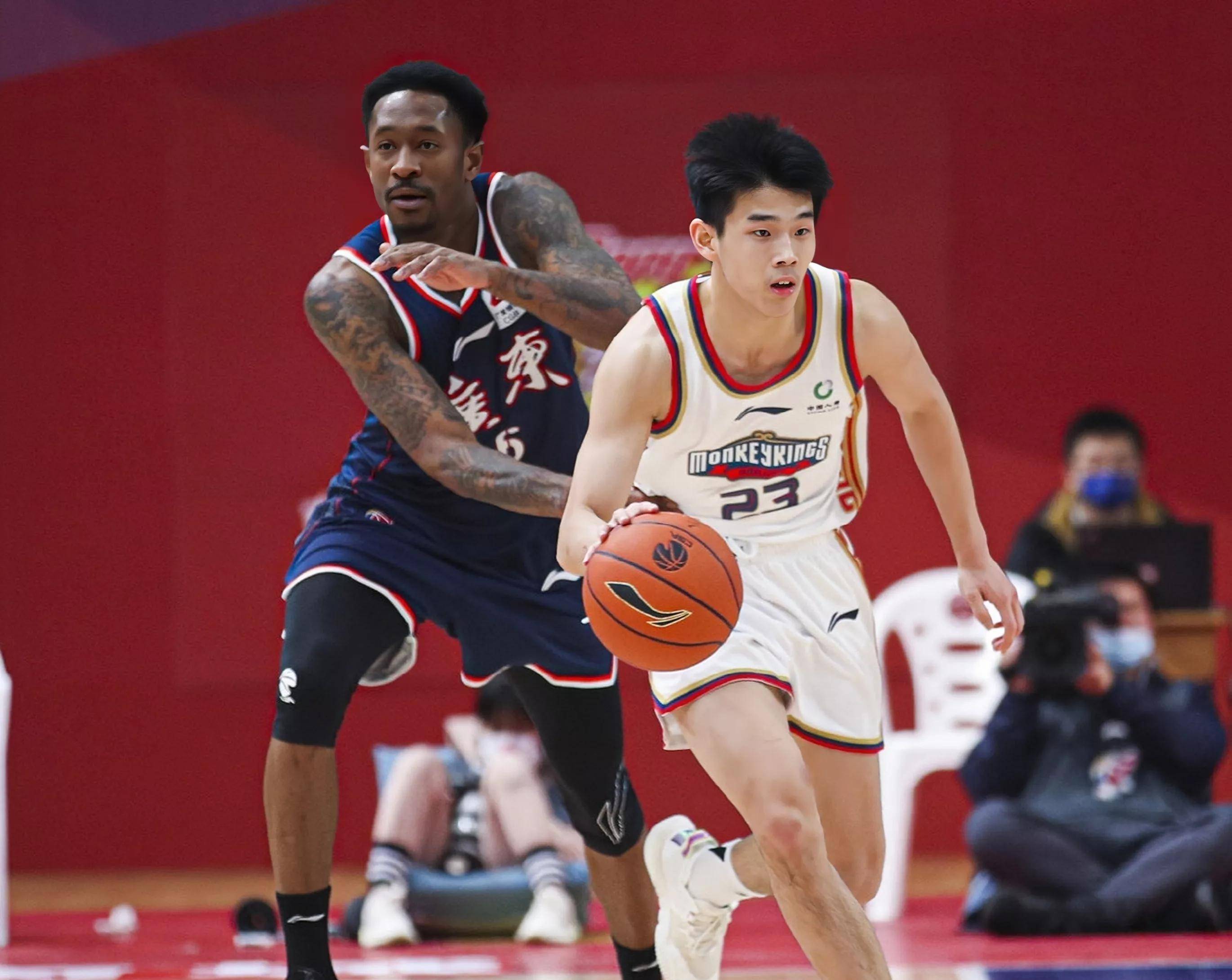 风云突变广州队关键时刻回应争议，国王杯版图或变，气氛紧张，赛程密集仍需轮换(国足03不敌澳大利亚赛后发布会)